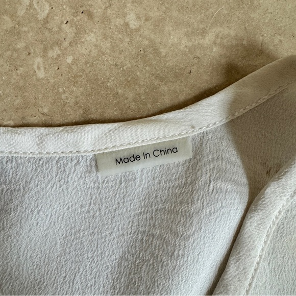 Equipment Ivory Short Sleeve Round Neck Lace Cut Out Womens Size S Silk Blouse - Picture 14 of 16